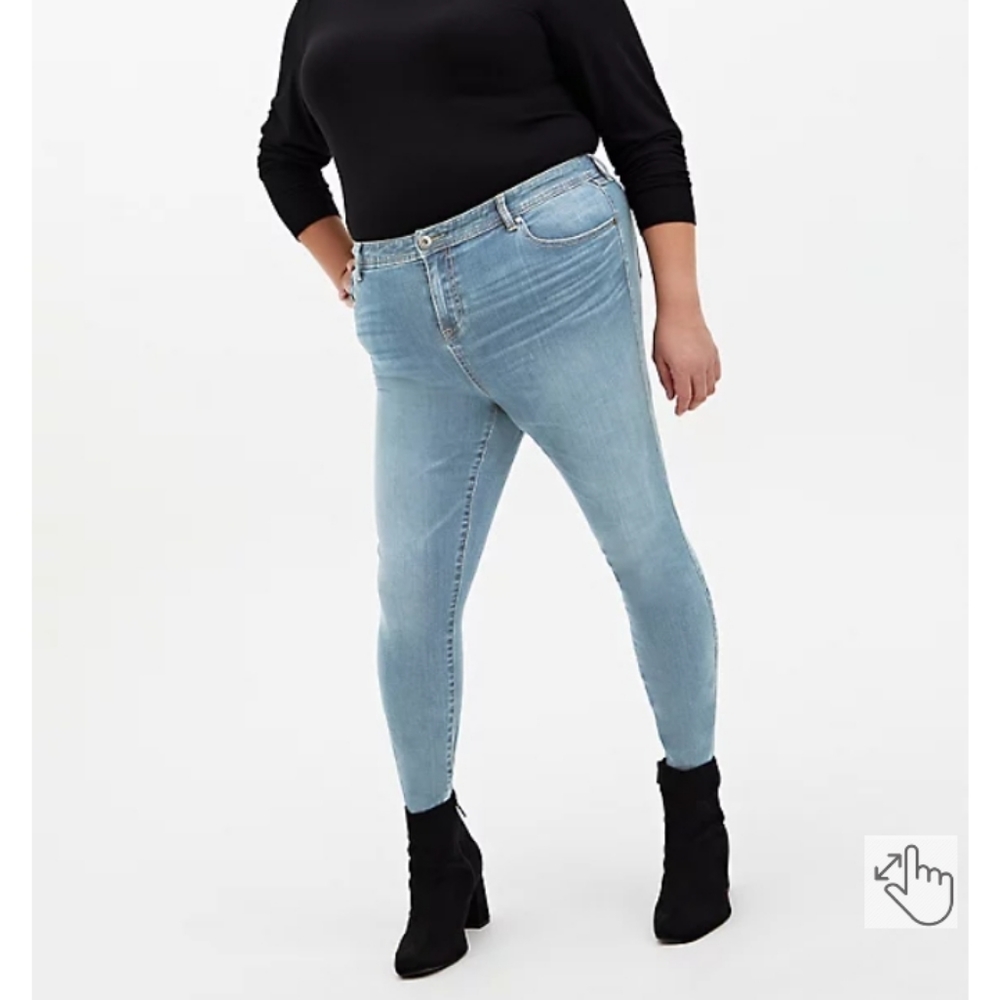 Torrid Midfit Super Skinny Jean- Super Soft Light Wash size 24